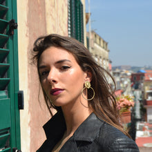 Carica l&#39;immagine nel visualizzatore di Gallery, orecchini a cerchio in bronzo con testa di leone
