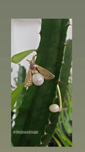 Carica l&#39;immagine nel visualizzatore di Gallery, bracciale ape con perla
